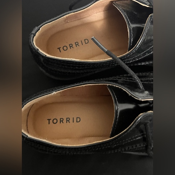 Torrid Platform Lace-Up Oxford Show, BNWOT, Size 8.5 WW - Picture 3 of 6
